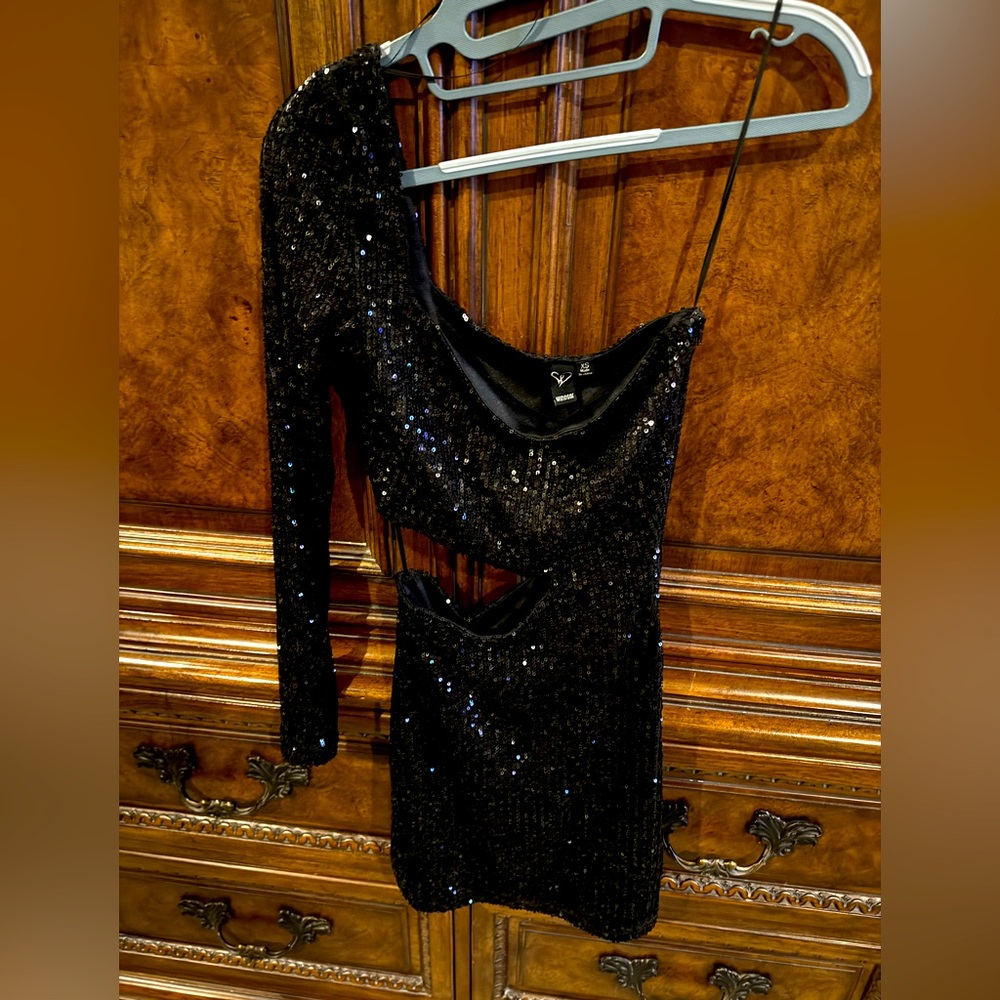 Women’s XS Windsor black sequined stretchy short dress